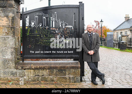 Coatbridge, Schottland, Großbritannien. 4 Nov, 2019. Scottish Green Party co-Chef Patrick Harvie MSP touring Summerlee Museum der schottischen Industriellen Lebens bei der Einführung der neuesten Scottish Green New Deal Papier. Die New Economics Foundation wurde beauftragt, den Bericht zu produzieren; "Energetisierenden Fertigung: Industriepolitik für Erneuerbare Energien in der Fertigung in Schottland". Credit: Kay Roxby/Alamy leben Nachrichten Stockfoto