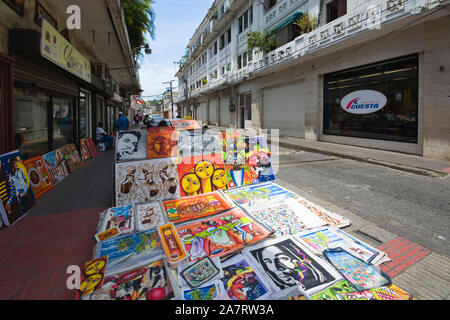 SANTO DOMINGO, DOMINIKANISCHE REPUBLIK - 26. JUNI 2019: Gemälde an den Abschaltdruck an der Calle El Conde - die älteste Commercial Street in die Stadt, in der Fußgängerzone onl Stockfoto