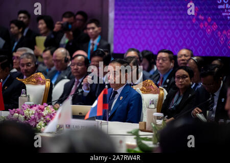 Bangkok, Thailand. 4 Nov, 2019. Indonesischer Präsident Joko Widodo besucht die 22 ASEAN plus drei Gipfel in Bangkok, Thailand, November 4, 2019. Der Verband der Südostasiatischen Staaten, Japan, China und Südkorea (ASEAN plus drei Länder oder 10 3) hier Montag versprochen, regionale Vernetzung ihrer kollektiven Bemühungen um regionale Integration zu verwirklichen und zur Förderung einer nachhaltigen Entwicklung zu verbessern. Credit: Zhu Wei/Xinhua/Alamy leben Nachrichten Stockfoto