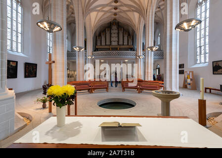 24. Oktober 2019, Sachsen-Anhalt, Eisleben: 23.10.2019, Sachsen-Anhalt, Eisleben: Die spätgotischen Hallenkirche St. Petri und Pauli in Eisleben. Es enthält ein Taufbecken, in dem Martin Luther am 11. November 1483 getauft wurde. In der Kirche gibt es ein Flügelaltar aus dem frühen 16. Jahrhundert zu St. Anna gewidmet. Foto: Stephan Schulz/dpa-Zentralbild/ZB Stockfoto