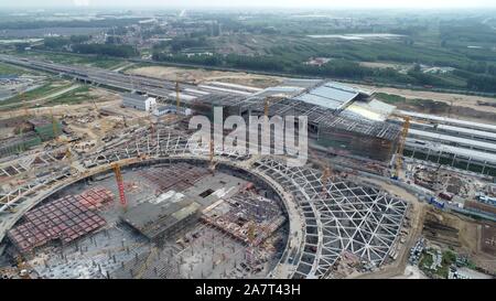 Luftbild des Huai'an East Station, ein Transit terminal Projekt für Hochgeschwindigkeitszüge und Trainer im Bau in Ningbo City, East China Jia Stockfoto