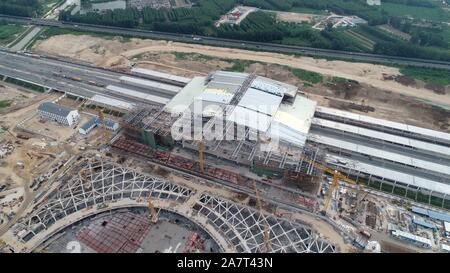 Luftbild des Huai'an East Station, ein Transit terminal Projekt für Hochgeschwindigkeitszüge und Trainer im Bau in Ningbo City, East China Jia Stockfoto