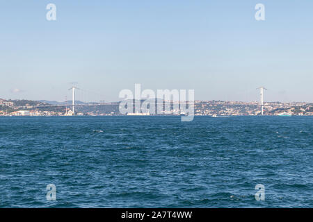 ISTANBUL, Türkei - 26. JULI 2019: Herrlicher Panoramablick vom Bosporus, Istanbul, Türkei Stockfoto