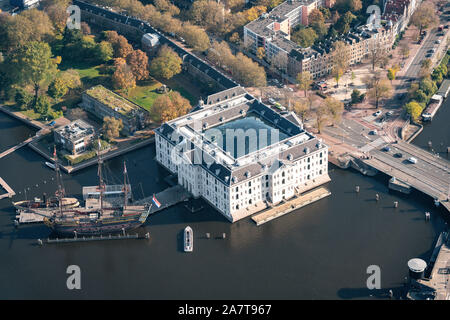 Antenne von Amsterdam mit der Maritime Museum Stockfoto