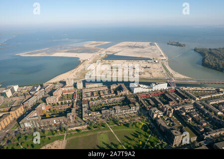 Antenne von Amsterdam Strandeiland IJburg Stockfoto