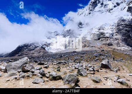 Salkantay trekking, einer der schönsten Wanderwege in Peru, es endet u in Machu Pichcu Stockfoto