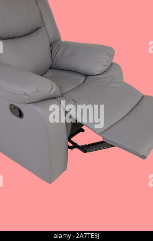 Closeup Leder weiches Sofa auf rosa Hintergrund mit Freistellungspfad isoliert Stockfoto