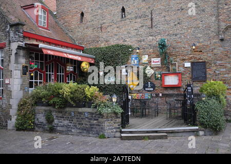 Von außen ein Bier Pub in Brügge, Belgien. Stockfoto