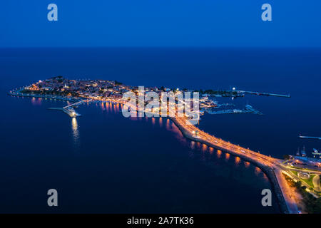 Blick auf die Drohne zum Meer Stadt Nessebar am Schwarzen Meer, Bulgarien Stockfoto