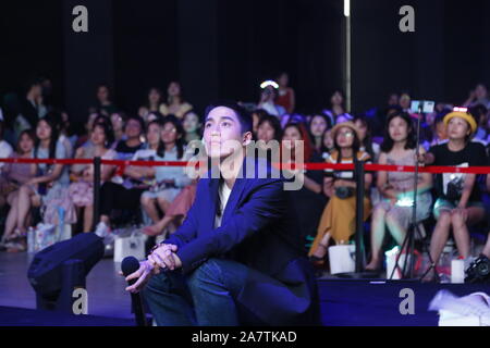 Thailändische Schauspieler, Model und Sänger Thanapob Leeratanakajorn, auch bekannt unter seinem Spitznamen Tor, besucht die 2019 Tor Thanapob Fan Meeting in Chengdu City, Sout Stockfoto