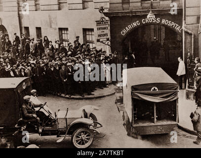 Aus Marne verwundet im Charing Cross Hospital in London anreisen. Die Schlacht an der Marne war ein Weltkrieg Schlacht vom 6. - 12. September 1914, die zu einem Sieg der Alliierten gegen die deutschen Armeen im Westen führte gekämpft. Stockfoto