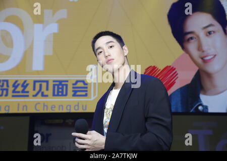 Thailändische Schauspieler, Model und Sänger Thanapob Leeratanakajorn, auch bekannt unter seinem Spitznamen Tor, besucht die 2019 Tor Thanapob Fan Meeting in Chengdu City, Sout Stockfoto