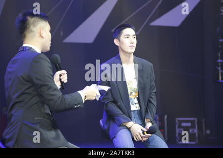 Thailändische Schauspieler, Model und Sänger Thanapob Leeratanakajorn, auch bekannt unter seinem Spitznamen Tor, besucht die 2019 Tor Thanapob Fan Meeting in Chengdu City, Sout Stockfoto