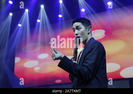 Thailändische Schauspieler, Model und Sänger Thanapob Leeratanakajorn, auch bekannt unter seinem Spitznamen Tor, besucht die 2019 Tor Thanapob Fan Meeting in Chengdu City, Sout Stockfoto