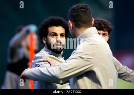 Liverpools Mohamed Salah (links) und Dejan Lovren während des Trainings bei Melwood. Stockfoto