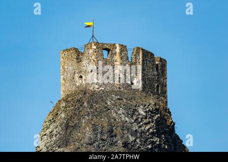 Ruine der Burg Trosky im Böhmischen Paradies. Details von einem der beiden Türme. Stockfoto