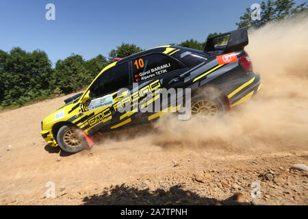 ISTANBUL, Türkei - 07.JULI 2019: gurol Baranli Antriebe Subaru Imprezza in Istanbul Rallye Stockfoto