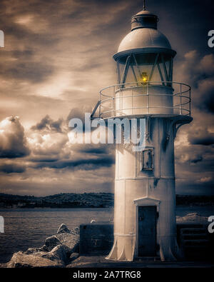 Fotografische Kunst: Das Breakwater Leuchtturm in Brixham, Devon, Vereinigtes Königreich Stockfoto