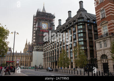 Portcullis House Allgemeine Ansicht GV, ein Bürogebäude in Westminster, London, UK, im Jahr 1992 in Auftrag gegeben und im Jahre 2001 eröffnet Büros fo zur Verfügung zu stellen Stockfoto