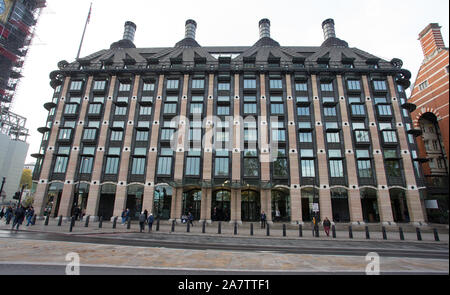Portcullis House Allgemeine Ansicht GV, ein Bürogebäude in Westminster, London, UK, im Jahr 1992 in Auftrag gegeben und im Jahre 2001 eröffnet Büros fo zur Verfügung zu stellen Stockfoto