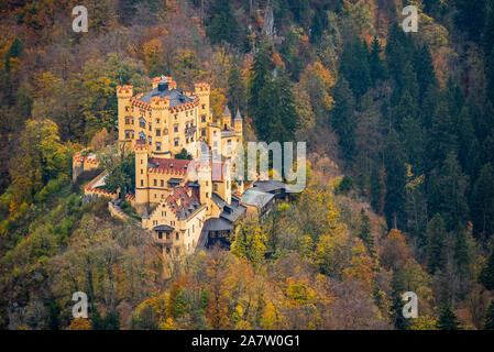 Schloss Hohenschwangau, Schloss Palast aus dem 19. Jahrhundert und Kindheit Residenz von König Ludwig II. von Bayern Schloss Hohenschwangau, Bayern, Deutschland Stockfoto