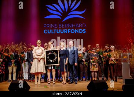 Amsterdam, Niederlande. 04 Nov, 2019. Queen Maxima der Niederlande bei der muziekgebouw aan?t IJ in Amsterdam, November 04, 2019, die Königin Hände haben die Prins Bernhard Cultuurfonds Prijs 2019 der Vereniging De Hollandsche Molen, Prinzessin Beatrix ist Schirmherr der VerenigingCredit: Albert Nieboer/Niederlande/Point de Vue |/dpa/Alamy leben Nachrichten Stockfoto