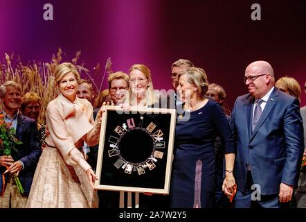 Amsterdam, Niederlande. 04 Nov, 2019. Queen Maxima der Niederlande bei der muziekgebouw aan?t IJ in Amsterdam, November 04, 2019, die Königin Hände haben die Prins Bernhard Cultuurfonds Prijs 2019 der Vereniging De Hollandsche Molen, Prinzessin Beatrix ist Schirmherr der VerenigingCredit: Albert Nieboer/Niederlande/Point de Vue |/dpa/Alamy leben Nachrichten Stockfoto