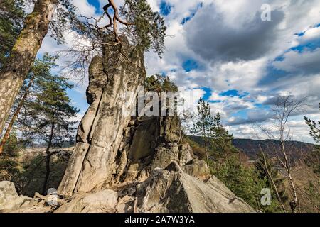 Das Pantheon Felsmassiv in der Nähe des Dorfes Mala Skala im Bereich Böhmisches Paradies. Stockfoto