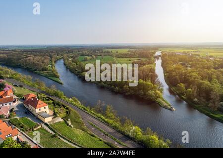 Der Zusammenfluss von Moldau und Elbe in der Nähe des Dorfes Melnik. Stockfoto