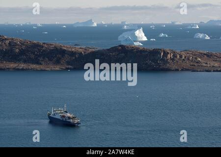Eisberge an Sydkap, inneren Scoresby Sound, Kangertittiyaq, Grönland, Dänemark Stockfoto