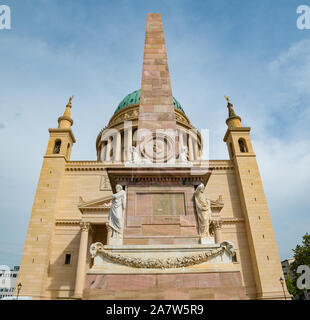 Potsdam, Deutschland - August 2019: Blick auf die St. Nikolaus Kirche in Potsdam - Berlin Stockfoto