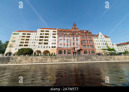 Berlin, Deutschland - 4 August 2019: Ansicht des Nikolai Viertel von Spree Stockfoto