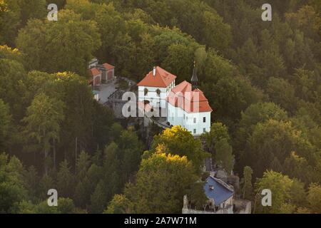 Valdstejn Burg im Böhmischen Paradies auf dem Luftbild Stockfoto