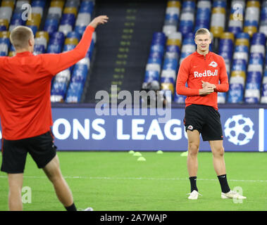 4. November 2019; Stadio San Paolo, Neapel, Kampanien, Italien; UEFA Champions League Fußball, Napoli gegen Red Bull Salzburg, Red Bull Salzburg Ausbildung: Erling Braut Haland Salzburg - Redaktionelle Verwendung Stockfoto