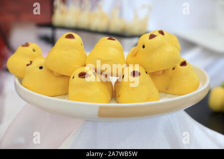 Die Desserts mit der Form von Entenküken sind während der 7. Internationalen Tee Expo in der Stadt Xi'an, Provinz Shaanxi im Nordwesten Chinas, 2 angezeigt Stockfoto