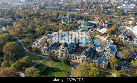 Luftaufnahme von Széchenyi Thermalbad und Spa, Budapest, Ungarn Stockfoto