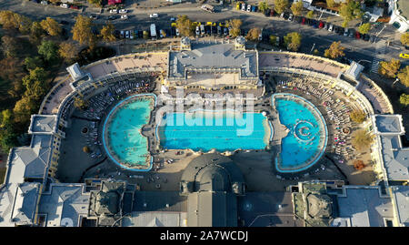 Luftaufnahme von Széchenyi Thermalbad und Spa, Budapest, Ungarn Stockfoto