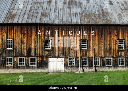 Große Scheune Antiquitätengeschäft, Jeffersonville, Vermont, USA. Stockfoto