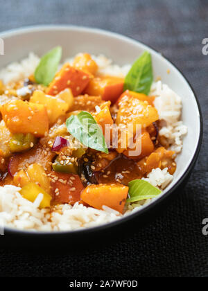 Süß Sauer Winter Squash mit Chickun Stockfoto