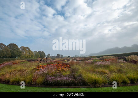 Herrlicher Garten bei Hauser & Wirth Galerie nannte die Oudolf Feld, Durslade Farm, Somerset UK. Durch die Landschaft Künstler Piet Oudolf konzipiert. Stockfoto