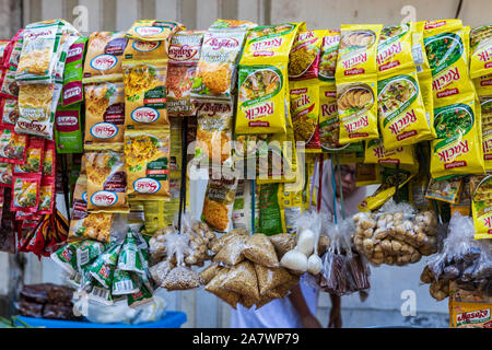 Gewürze zum Verkauf auf dem Bauernmarkt in Banyuwangi oder Banjuwangi, Java, Indonesien, Südostasien, Asien Stockfoto