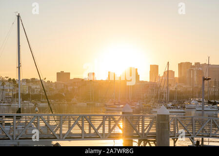 San Diego Stadtbild auf einem November Morgen. San Diego, Kalifornien, USA. Blick auf den Hafen von San Diego und der San Diego Skyline. Stockfoto