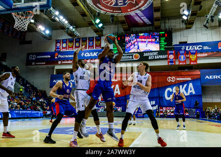 #42 Kyle Hines von CSKA Moskau in Aktion gegen Avtodor Saratov während der Vtb United Liga Match in Moskau gesehen. (Endstand; CSKA Moskau 103:79 Avtodor Saratov) Stockfoto