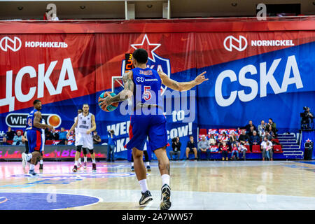 #5 Mike James von CSKA Moskau in Aktion gegen Avtodor Saratov während der Vtb United Liga Match in Moskau gesehen. (Endstand; CSKA Moskau 103:79 Avtodor Saratov) Stockfoto