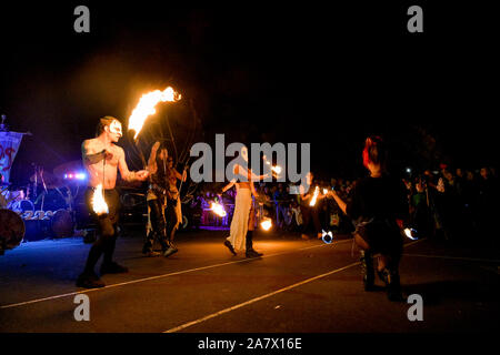 Parade der verlorenen Seelen, Feuershow, Vancouver, British Columbia, Kanada Stockfoto