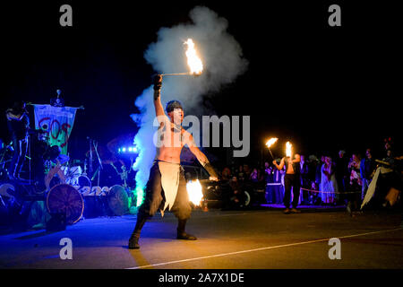 Parade der verlorenen Seelen, Feuershow, Vancouver, British Columbia, Kanada Stockfoto