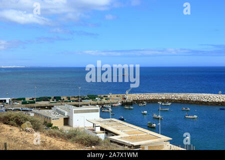 Blue Ocean um Marina De Albufeira Stockfoto