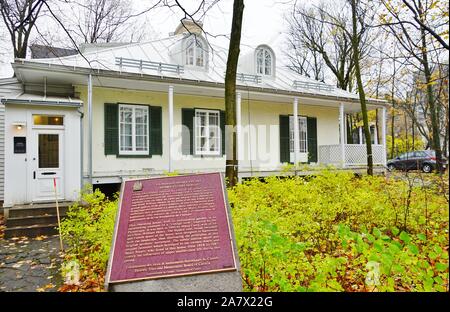 QUEBEC CITY, Kanada-31 Oct 2019 - Ansicht der Maison Henry-Stuart, ein Haus Museum in einem historischen Regency Cottage auf der Avenue Cartier in Quebec Ci entfernt Stockfoto