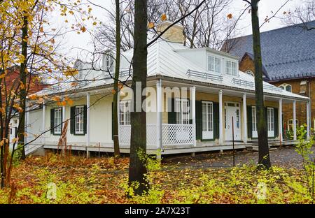 QUEBEC CITY, Kanada-31 Oct 2019 - Ansicht der Maison Henry-Stuart, ein Haus Museum in einem historischen Regency Cottage auf der Avenue Cartier in Quebec Ci entfernt Stockfoto