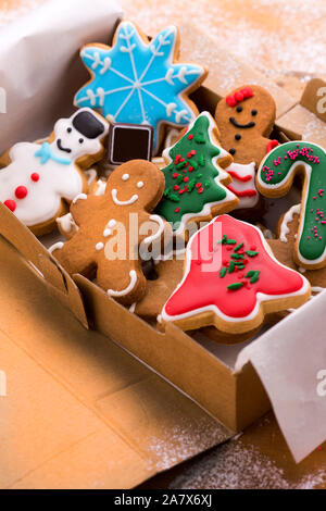 Weihnachtsplätzchen in verschiedenen Formen und Farben Stockfoto